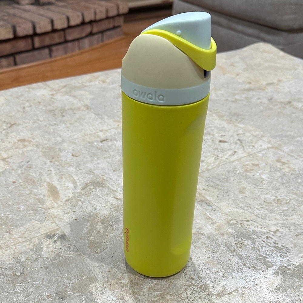 Owala FreeSip 24oz Water Bottle - “Lemon Limeade”